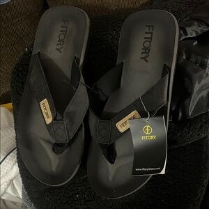 Fitory Men’s Black Flip Flops Sandals Size 11